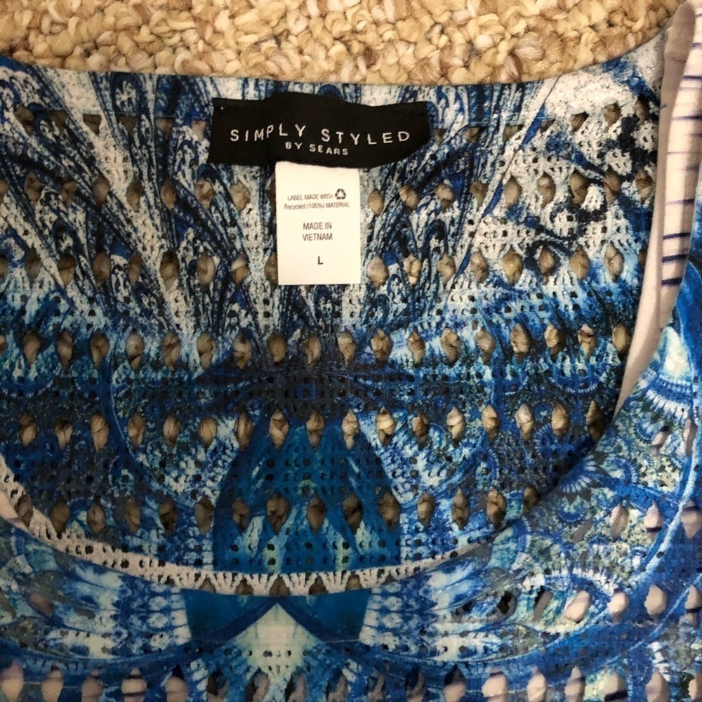 Simply Styled Two Layer Sharkbite Cold Shoulder - image 2